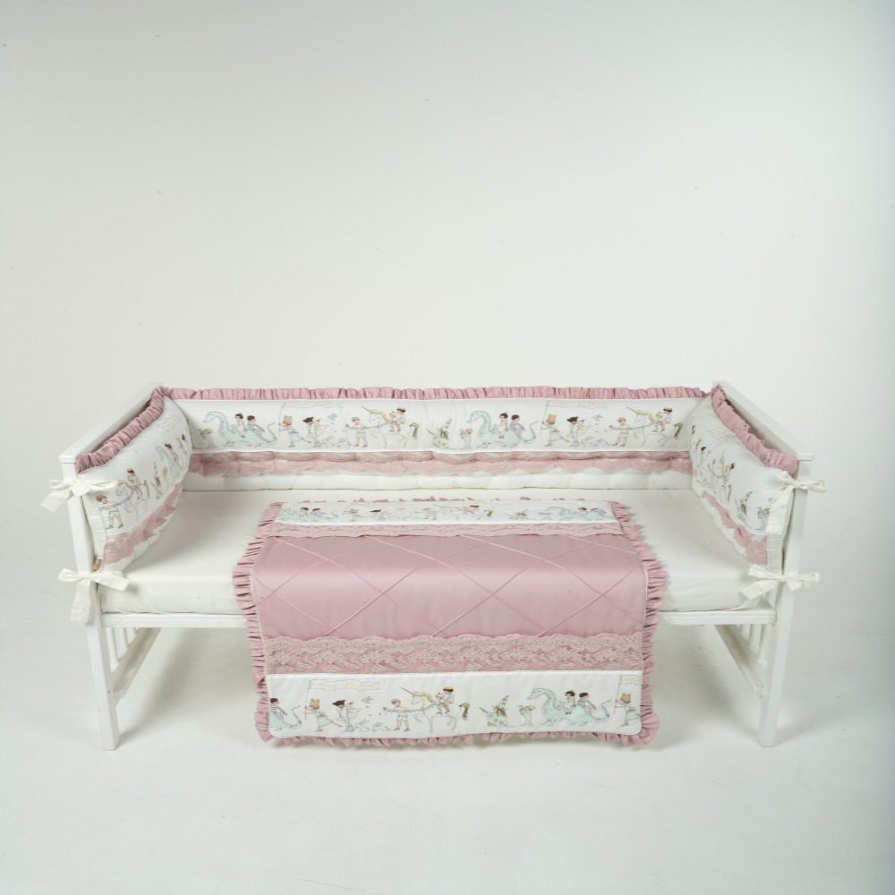 Розовый Кружевной Комплект Постельного Белья Для НОВОРОЖДЕННЫХ Magic Parade
- 1