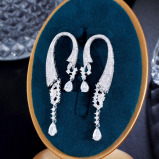 متناظرة الشكل غير النظامية المتدلية مهدب قطرة مكعب الزركون كريستال القرط - 1 miniature