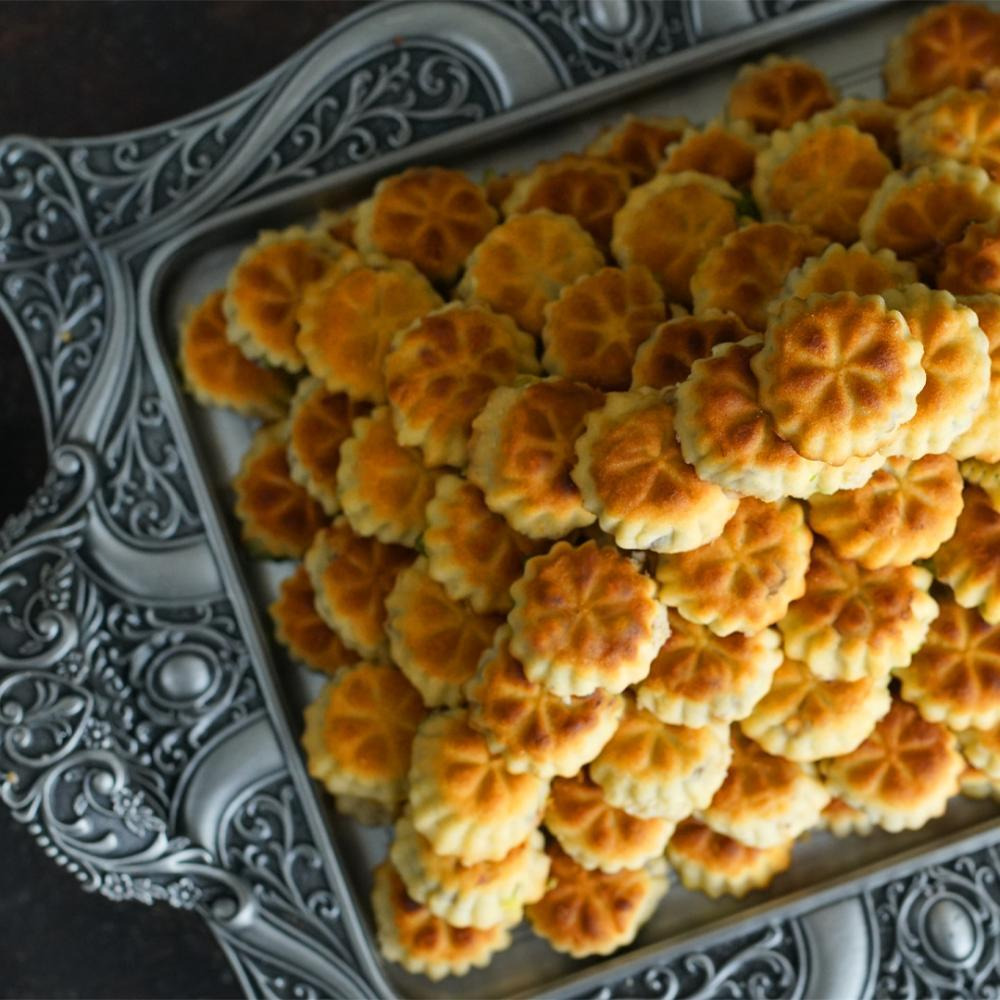 Al Sultan International Sweets  Mixed Nawashef luxury Ajwa Maamoul, Barazek, Ghareba, 400 g - 3