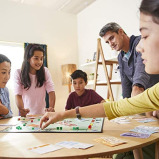 Hasbro Monopoly Classic Game - 11 miniature