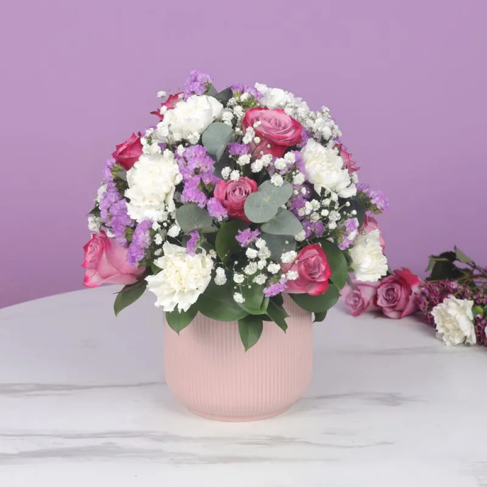 تشكيلة رائعة من 19 وردة وقرنفل - 1