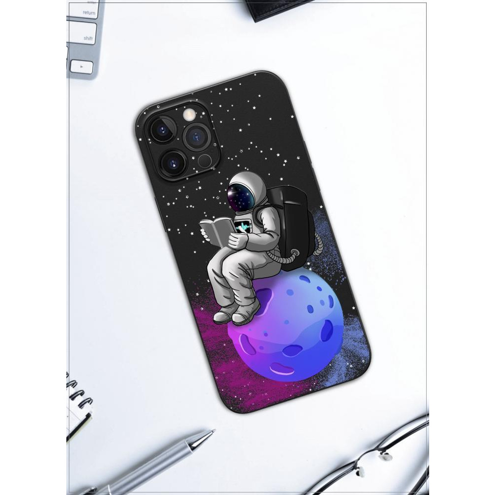 غطاء واقٍ لهاتف apple Iphone 12 PRO رائد فضاء يحمل كتابًا - 4