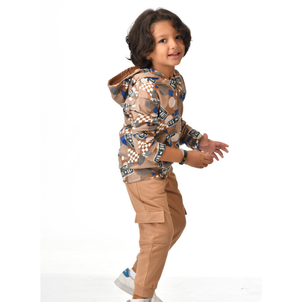 طقم مكون من قطعتين من هودي بسحاب كامل مطبوع وبنطال رياضي بني للأولاد (7-8 سنوات) بني - 3