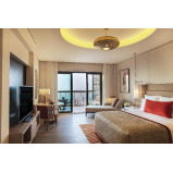 Wonderdays Premium Gift Box - One Night Hotel Stay for Two in a Beachfront Hotel - Unique gift for christmas, birthdays and any other occasion - 3 miniature