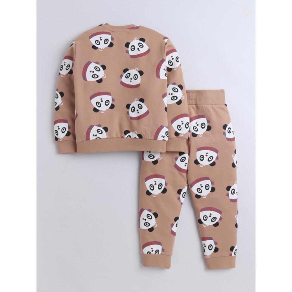 طقم مكون من قطعتين من سويت شيرت وبنطال رياضي مطبوع عليه صورة باندا للأولاد - بني فاتح، مقاس 12-18 شهرًا - 3
