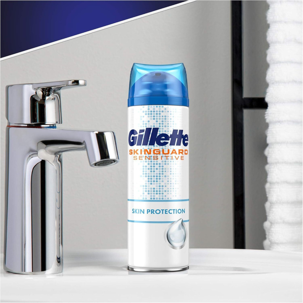 Gilette SkinGuard Sensitive Shaving Gel for Men 200 ml - 1